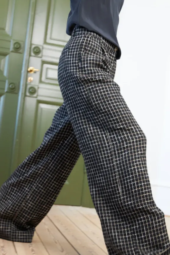 angela_checked_boucl_pant_2.webp Stella Nova Angela Checked Bouclé Pants - Black/White | Trousers And Playsuits