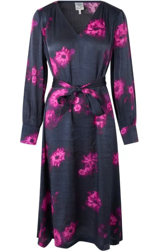 aradina_dress__pink_margo_3.webp Baum Und Pferdgarten Aradina Dress - Pink Margot Flower | Dresses