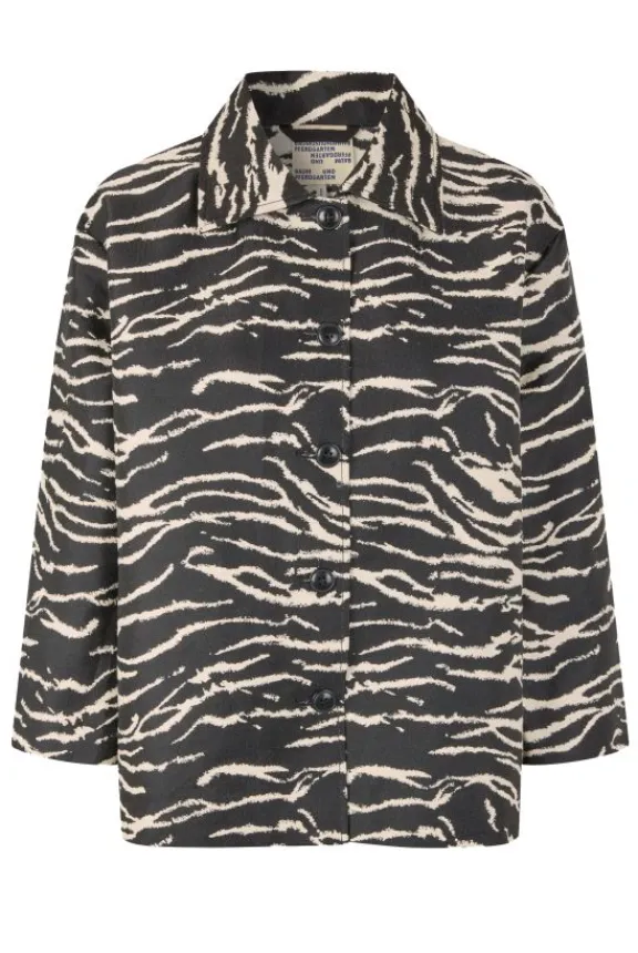 bessie_jacket__black_whis_3.webp Baum Und Pferdgarten Bessie Jacket - Black Whisper Zebra | Jackets And Coats