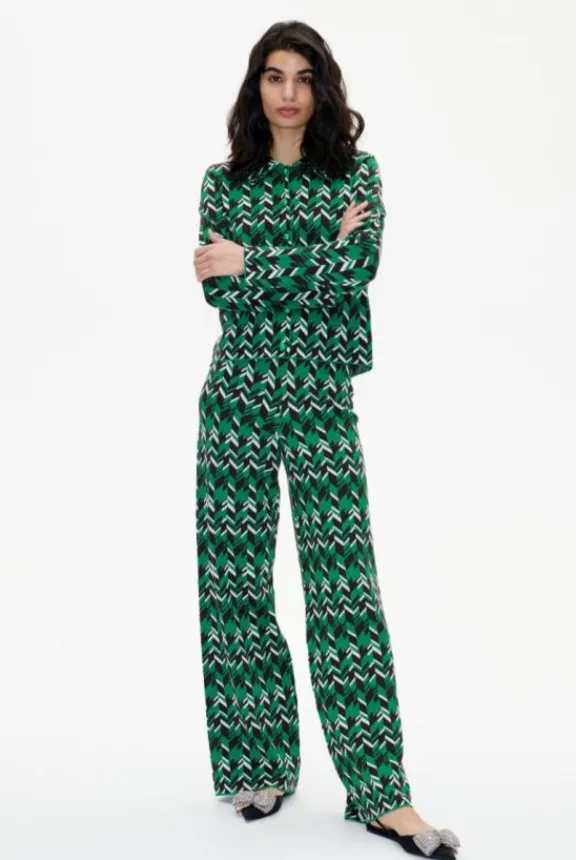 cabery_trousers__green_ge_4.webp Baum Und Pferdgarten Cabery Trousers - Green Geometric | Trousers And Playsuits | Suits & Co-Ordinates