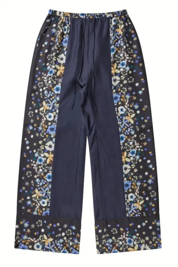 fabert_silk_trousers__bla_4.webp Munthe Fabert Silk Trousers - Black | Trousers And Playsuits | Suits & Co-Ordinates
