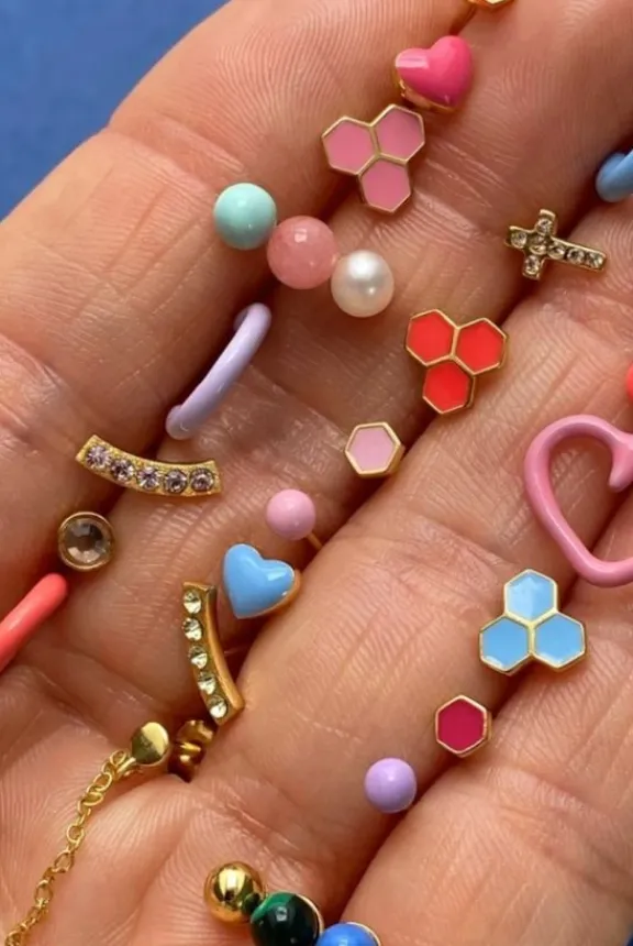 happy_hearts_one_piece_en_3.webp Lulu Copenhagen Happy Hearts One Piece Enamel - Rose | Jewellery