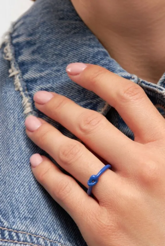 love_knot_ring__dazzling__3.webp Lulu Copenhagen Love Knot Ring - Dazzling Blue | Jewellery | Gifts