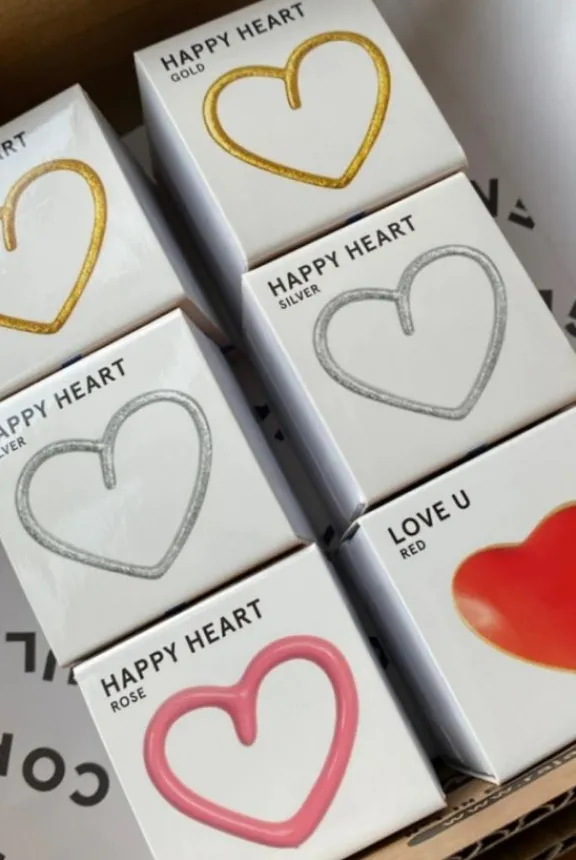 love_u_one_piece_enamel___7.webp Lulu Copenhagen Love U One Piece Enamel - Red | Jewellery