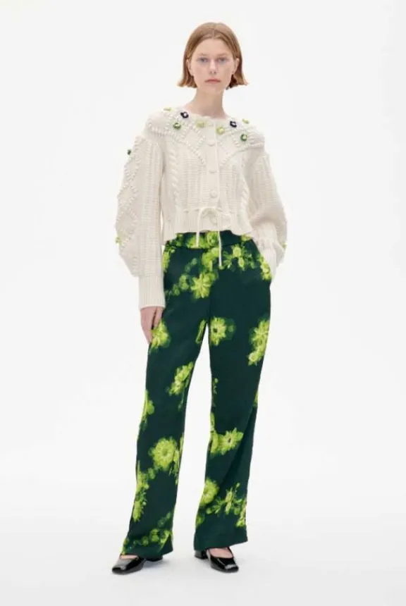 narine_trousers__green_ma_3.webp Baum Und Pferdgarten Narine Trousers - Green Margot Flower | Trousers And Playsuits