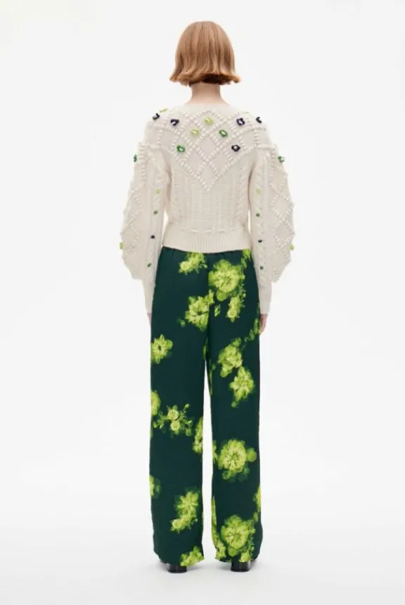 narine_trousers__green_ma_5.webp Baum Und Pferdgarten Narine Trousers - Green Margot Flower | Trousers And Playsuits