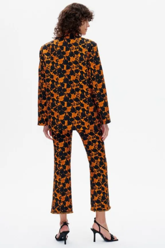 nenne_trousers__orange_bl_3.webp Baum Und Pferdgarten Nenne Trousers - Orange Black Flower | Trousers And Playsuits | Suits & Co-Ordinates
