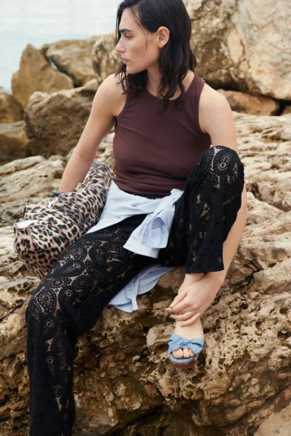 nida_trousers__black_5.webp Baum Und Pferdgarten Nida Trousers - Black | Trousers And Playsuits | Suits & Co-Ordinates