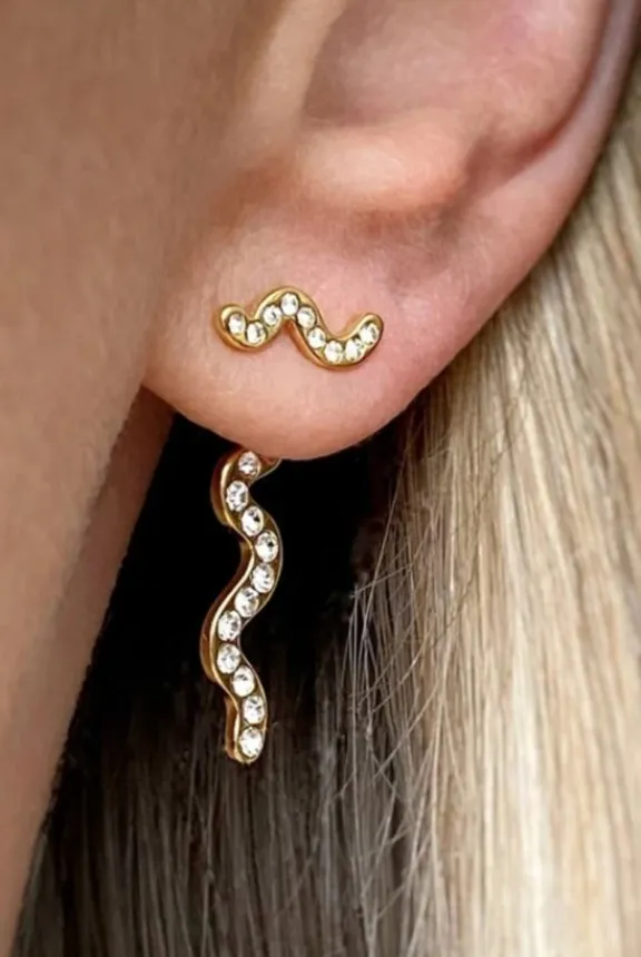 snaky_one_piece_gold_plat_2-1.webp Lulu Copenhagen Snaky One Piece Gold Plated - White | Jewellery | Gifts