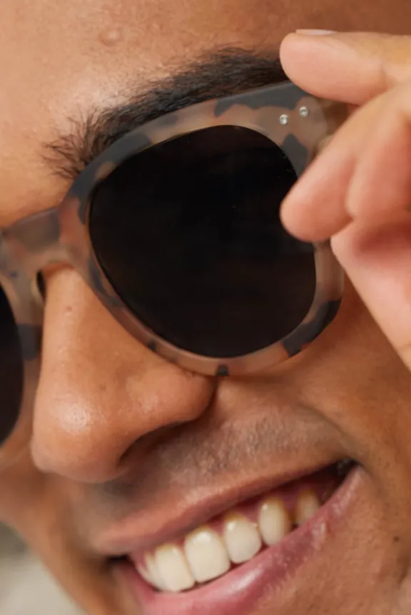 Izipizi The Oversized Trapeze Sunglasses #N - Light Tortoise | Glasses And Sunglasses