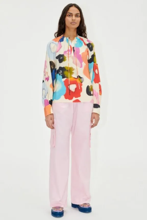 vianna_blouse__tie_dye_fl_4.webp Stine Goya Vianna Blouse - Tie Dye Floral Day | Shirts And Tops