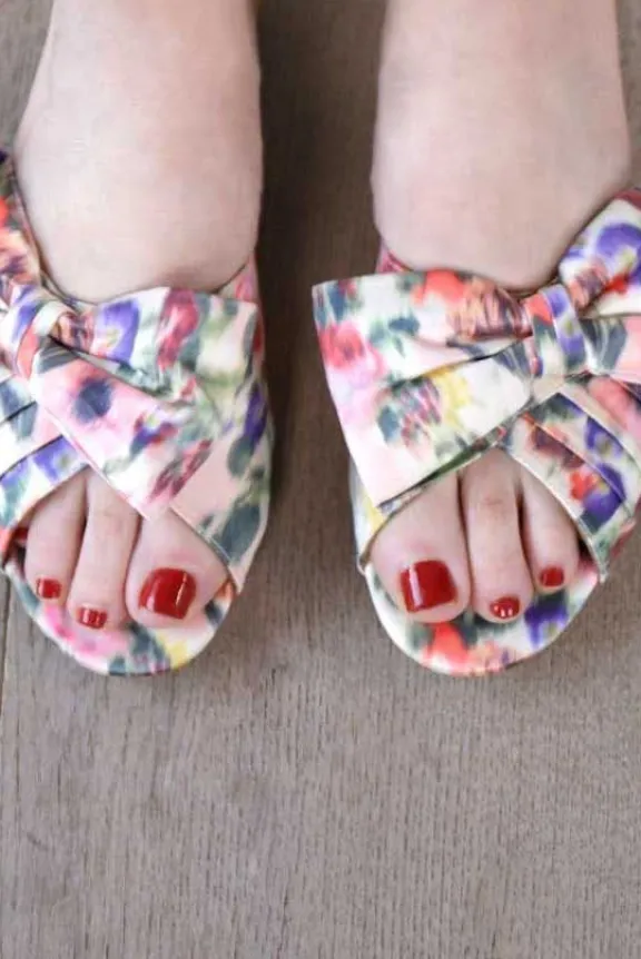 yasada_slipon_shoes__cher_7.webp Chie Mihara Yasada Slip-On Shoes - Cherry Pink | Chie Mihara